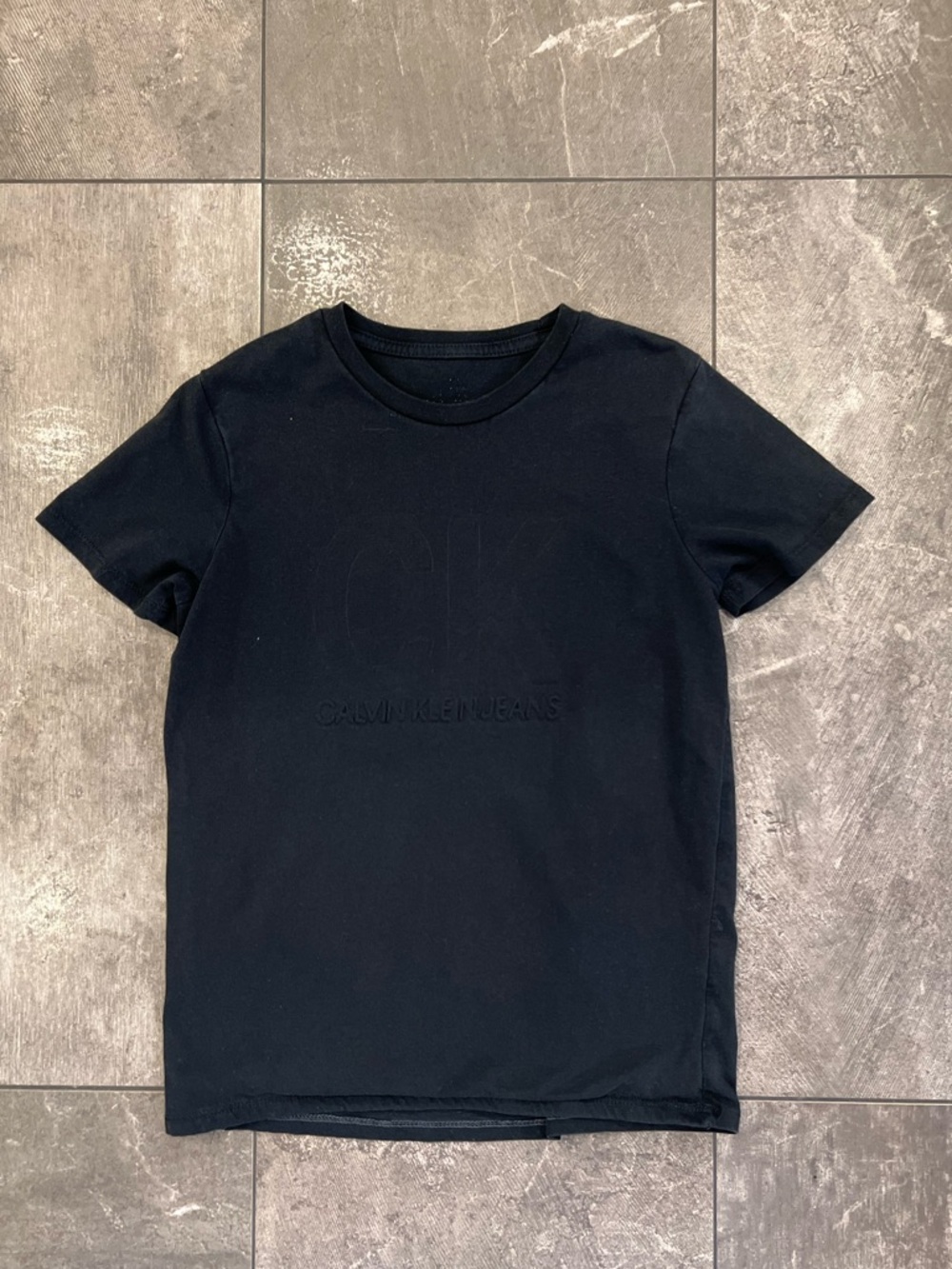 Black Embossed Logo Crew Neck Tee - Calvin Klein size 7/8